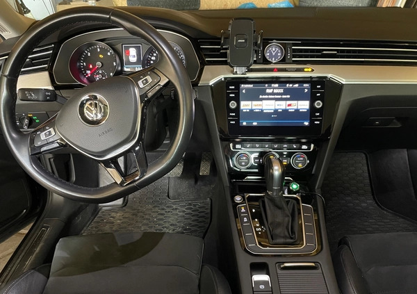Volkswagen Passat cena 93500 przebieg: 52000, rok produkcji 2018 z Mysłowice małe 254